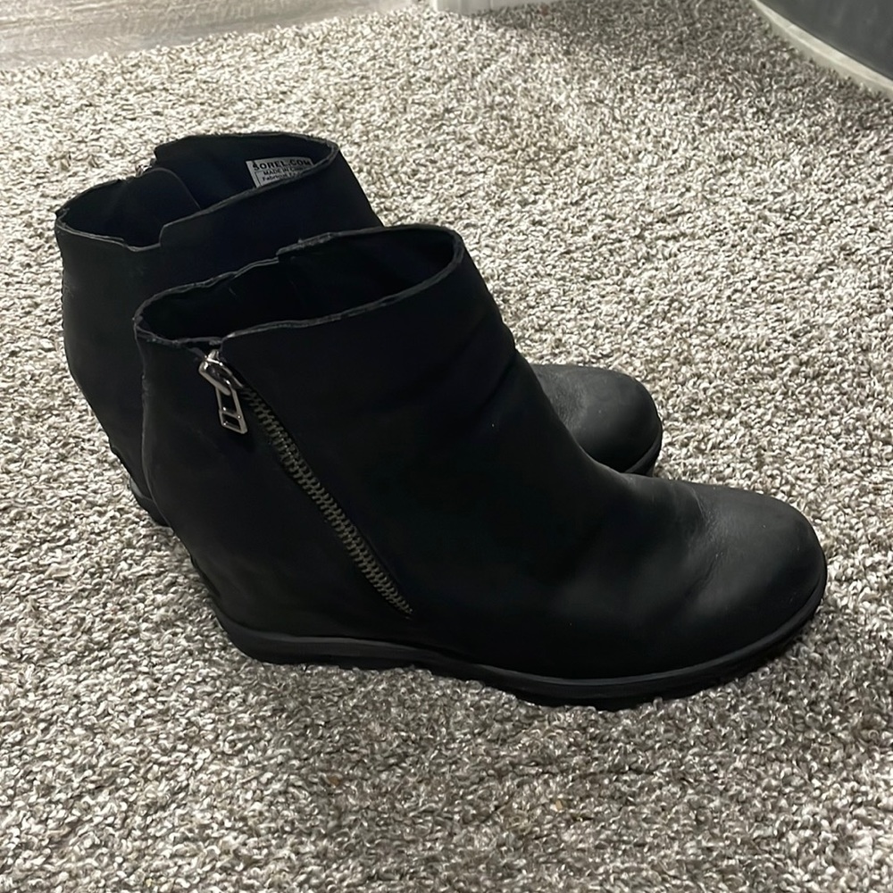 Black Sorel boots